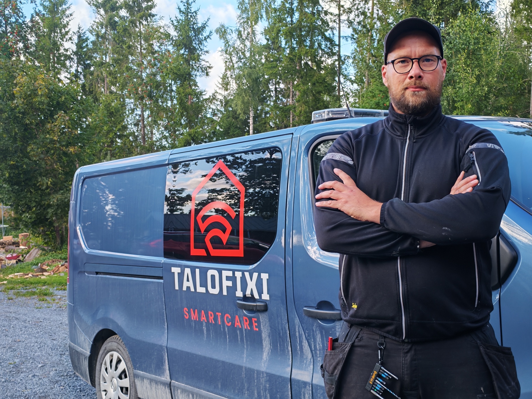 Juha Puska, Onale-palvelun yrittäjä, Talofixi-työauton edessä